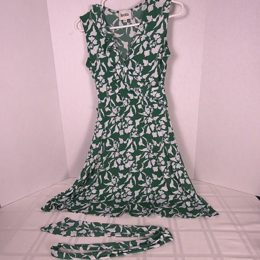 Leota Sleeveless Stretch Knit Crossover V-Neck Dress. Sz PXS. Green white flower